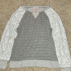 Cozy Gray Pullover with White Lace Raglan Sleeves